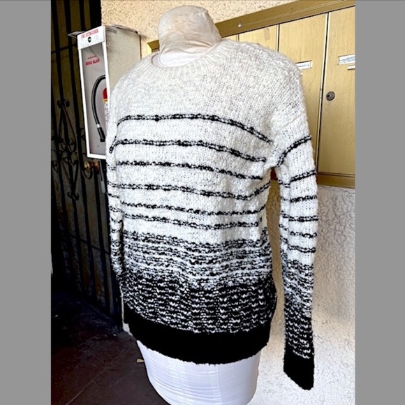 VINCE Womens Textured Striped Crewneck Pullover Sweater EUC/sz XS - Picture 9 of 15